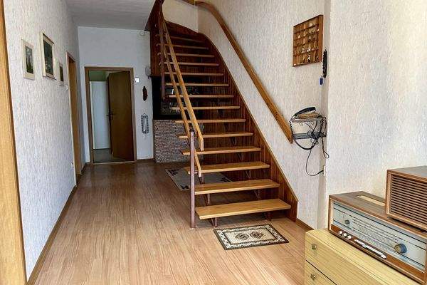 EG- Eingangsbereich, Treppe zum OG