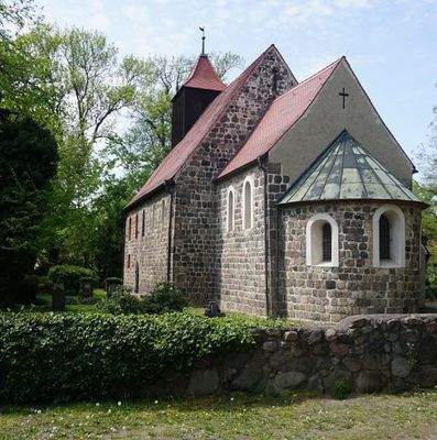 Alte Dorfkirche aus dem 13. Jahrhundert