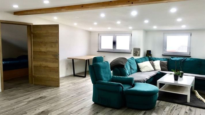 Wohn-Esszimmer mit Ambientebeleuchtung DG