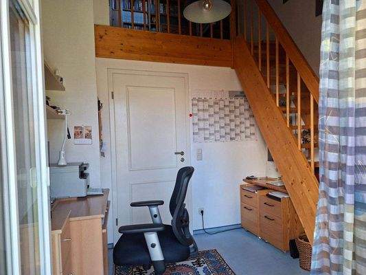 OG Kl. Büro mit Raumspartreppe  zur  DG Galerie.jp