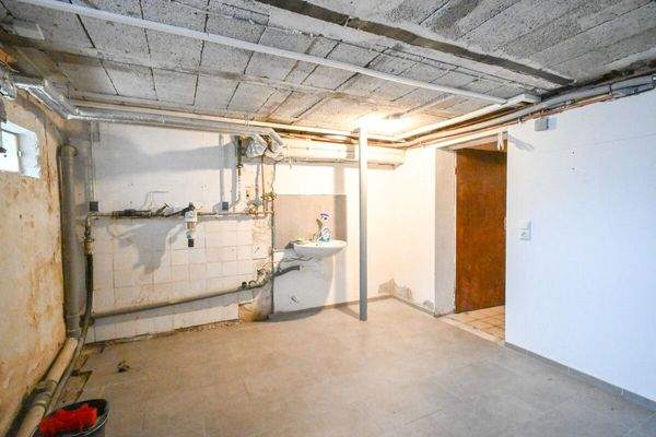 Abstellkeller mit Waschmaschinenanschluss KG