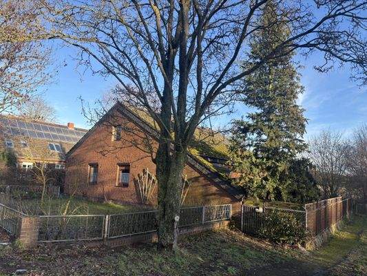 Vorder- und Seitenansicht