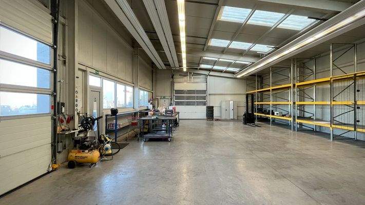 Beheizbare Halle mit hohem natürlichem Tageslichteinfall