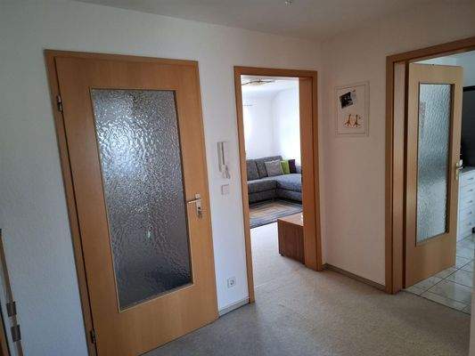 Flur, Eingang, WZ und Küche