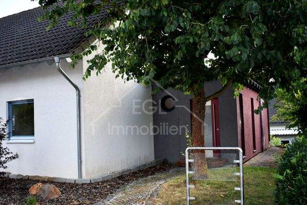 Straßenansicht Büroeingang.jpg