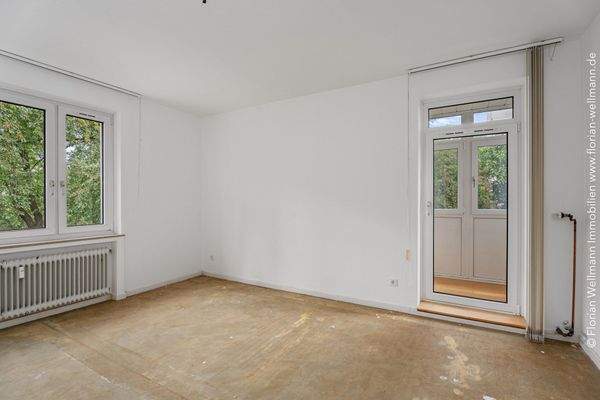 ... mit Zugang zur wintergartenähnlichen Loggia (1,89m²) ... 