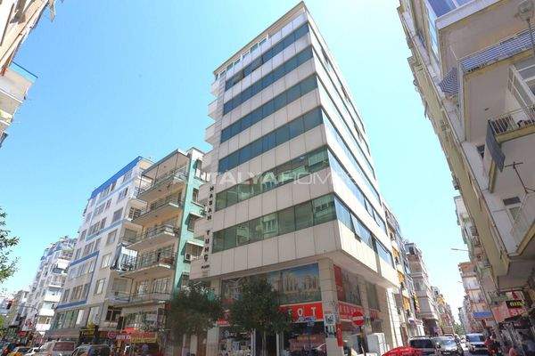 3-Bedroom Flat with Separate Kitchen in Antalya Muratpaşa