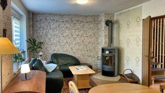 Wohnzimmer mit Kamin