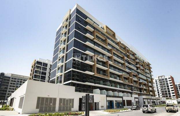Apartments with a Crystal Lagoon in a Complex in Dubai Meydan