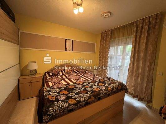 Kinderzimmer mit Blick zum Balkon