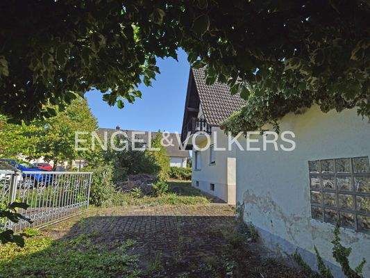 Großer Hofbereich Abrisshaus