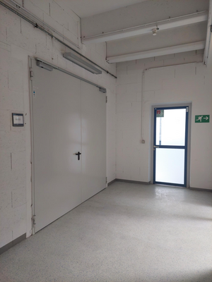 Werkstatt mit Büro und Lagerbereich