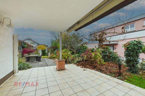 Überdachter Sitzplatz