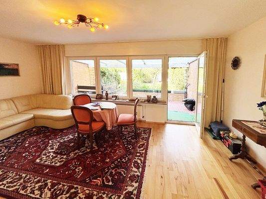 Wohnzimmer mit Terrasse