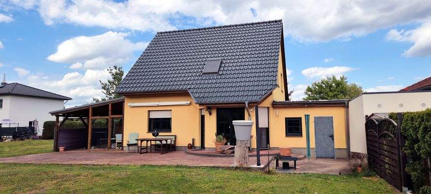 026 Gartenansicht und Terrassen.jpg