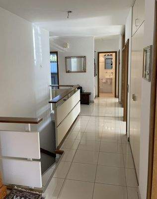 Flur mit Blick Richtung WC