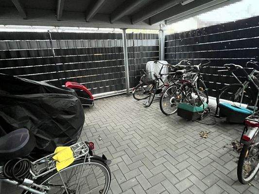 Fahrradunterstand im Freien