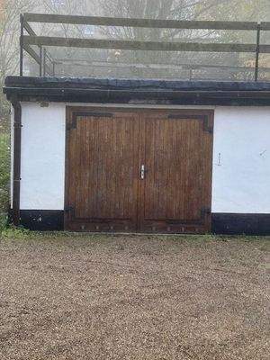 Garage zur Wohnung