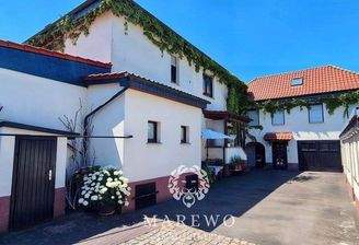Innenhof mit Garagen