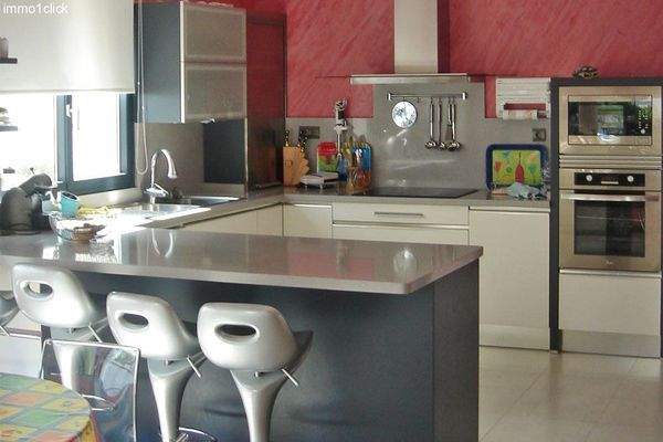 Luxus-Villa mit Pool nahe Zentrum Granada in Cubilla Park zu verkaufen
