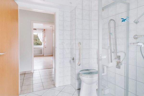 Badezimmer im Ergeschoss