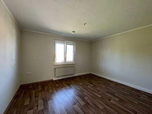 Leeres Zimmer mit Fenster