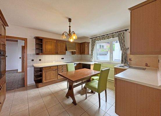 Küche mit Einbauküche