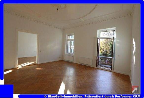 Wohnzimmer mit Balkönchen