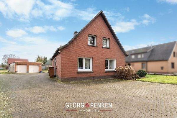 Frontseite des Einfamilienhauses