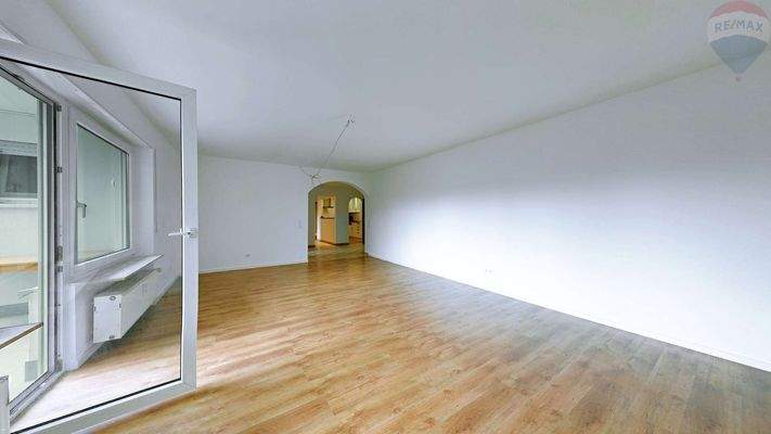 Wohnzimmer_mit_Balkon_1