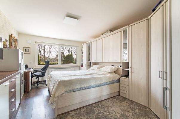 Schlafzimmer zum Garten- ein Idyll.jpg