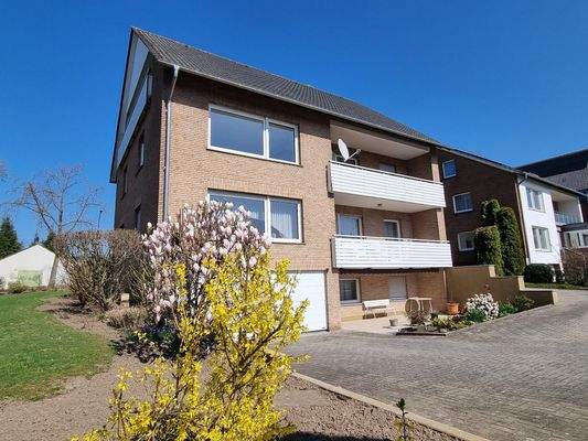 Rückseite mit Innenhof