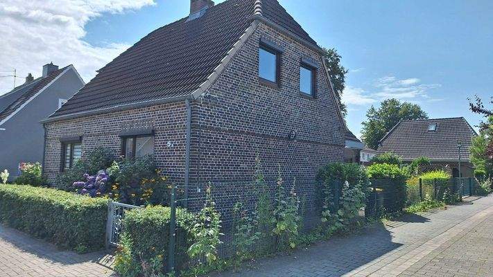 Solides Doppelhaus Uetersen