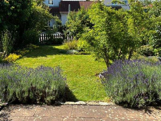 Terrasse mit Garten.JPEG
