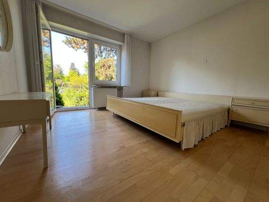 ...das Schlafzimmer,...