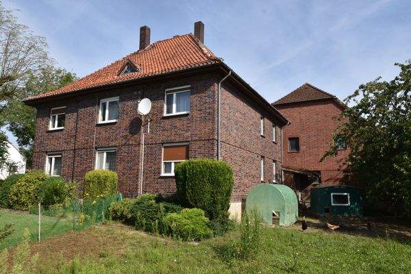 Hausansicht seitlich und hinten