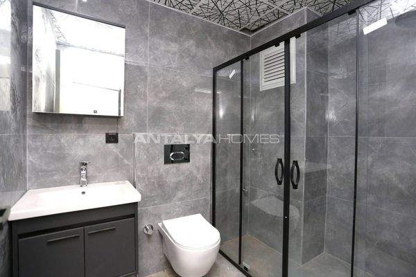 Flat in a Complex with Pool Near Antalya City Hospital in Kepez