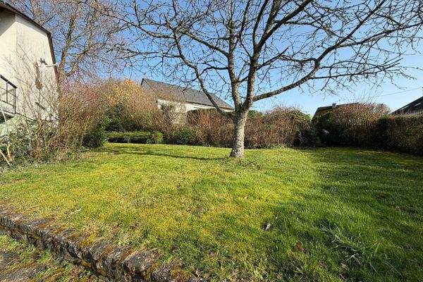 seitlicher Vorgarten