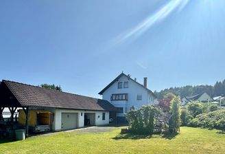 Immobilie und Nebengebäude