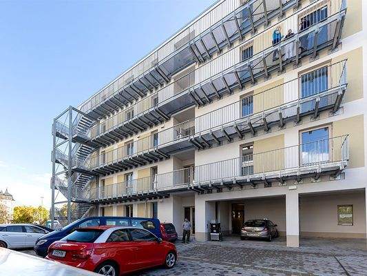 Kundenparkplätze am Haus