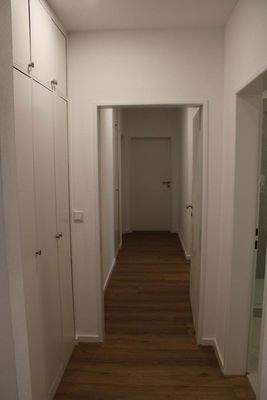 Flur mit Einbauschränken