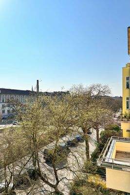 Blick von der Loggia in die Straße