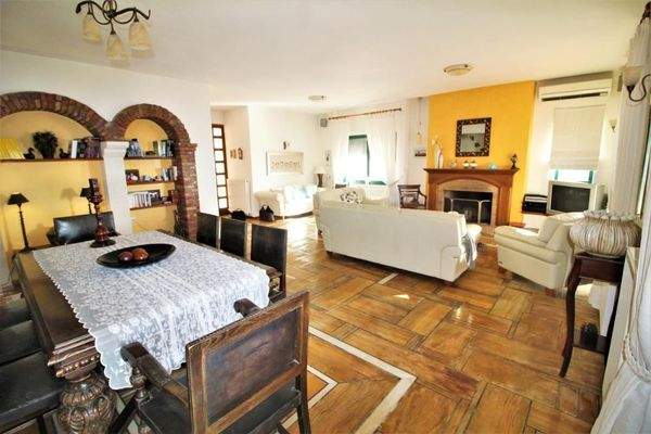 Luxuriöse Villa mit atemberaubendem Panoramablick