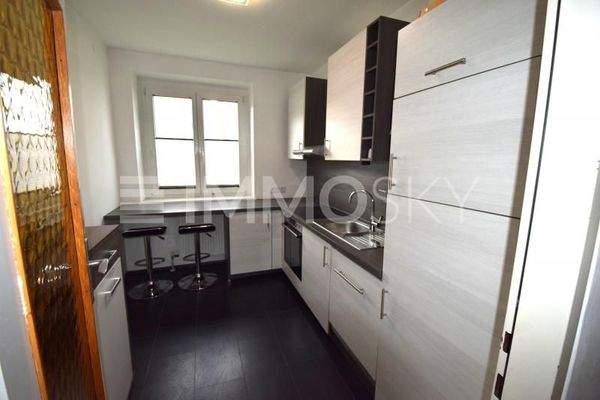 moderne Küche mit Bar