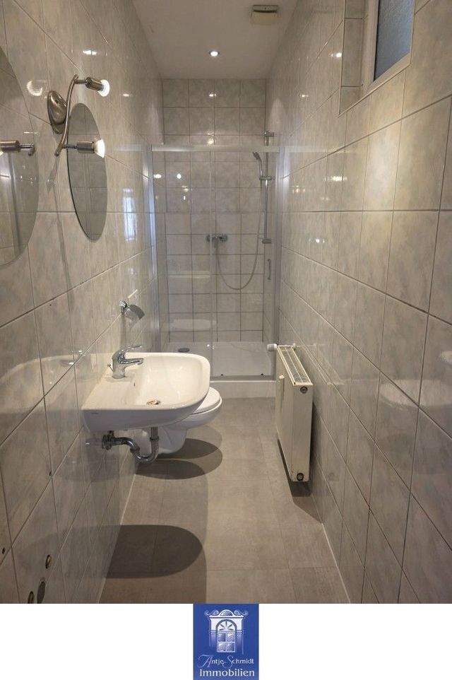 Gemütliche Altbauwohnung mit großem Balkon! - Photo 1