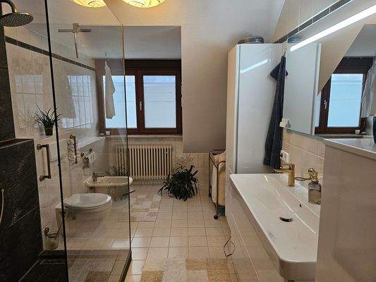 145 - Badezimmer.jpg