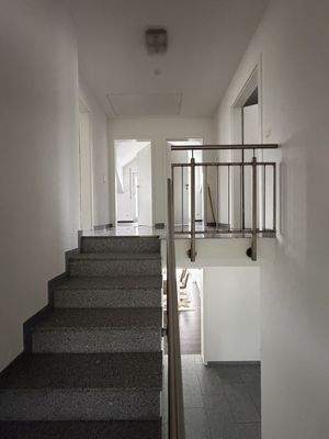 Zugang ins Dachgeschhoss mit drei Schlafzimmer