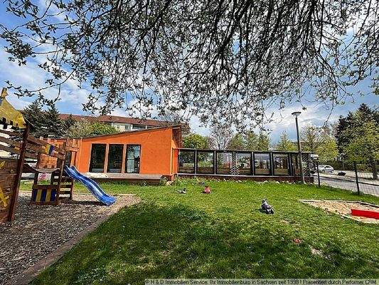 Blick Objekt mit Spielplatz