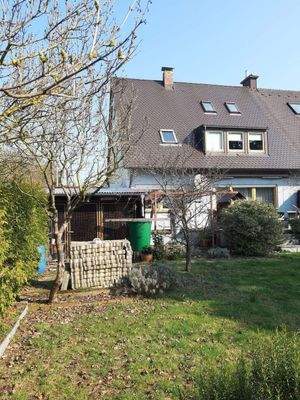 Hinteransicht / Grundstück