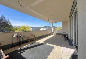 Überdachter Balkon